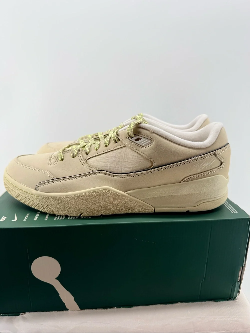 Jordan Flight Court size 12M Legend Sail